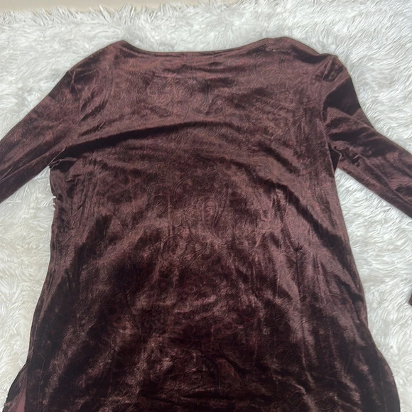 Dana Buckman Crushed Velvet Top Deep Merlot - Picture 5 of 11